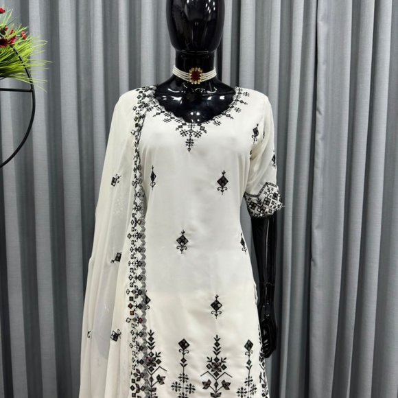 BEAUTIFUL SARA ALI KHAN WHITE SHRARA SET WITH ALL OVER SEQUENCE EMBROIDFERY WORK - Picture 12 of 12